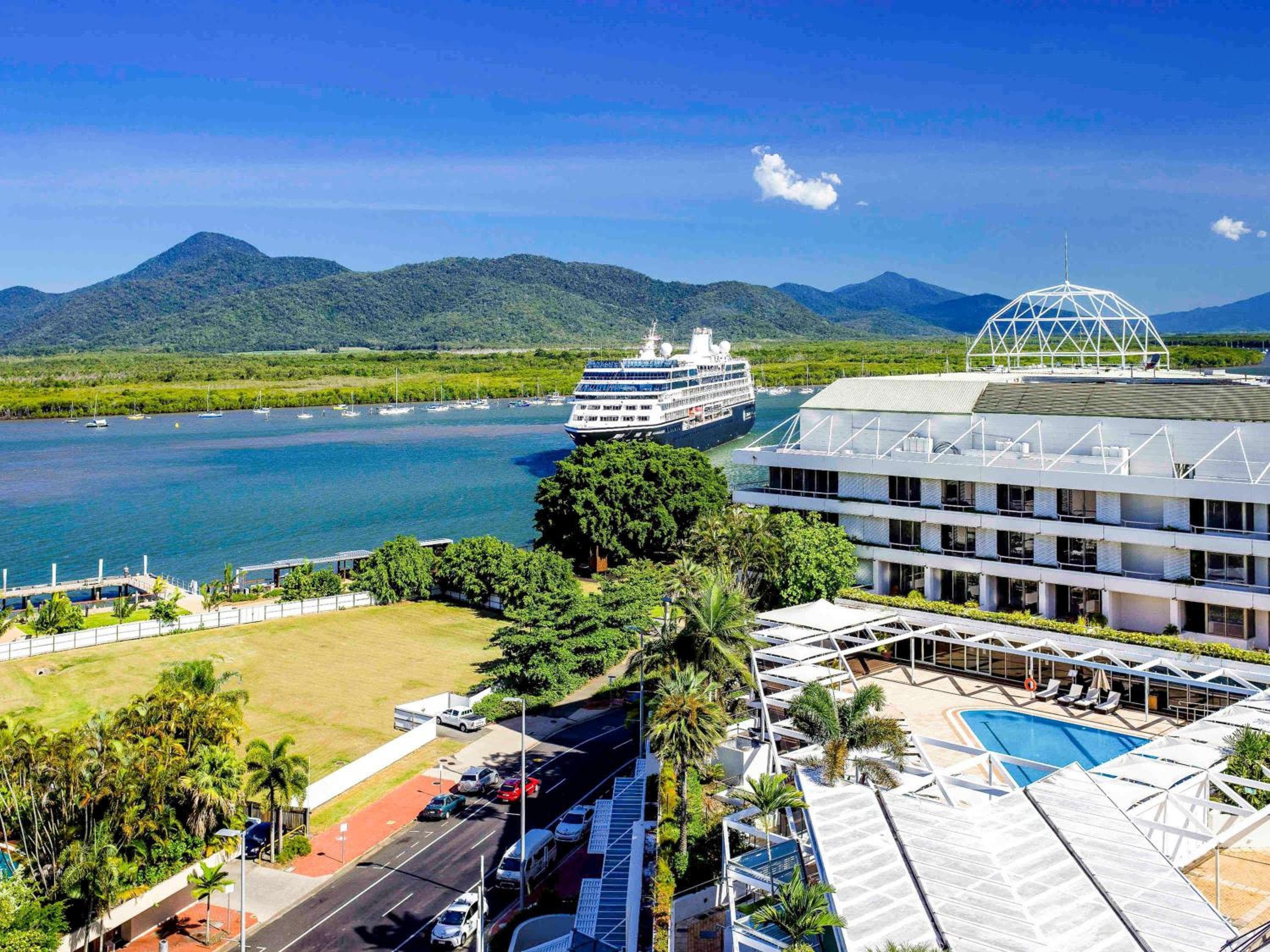 pullman reef hotel casino