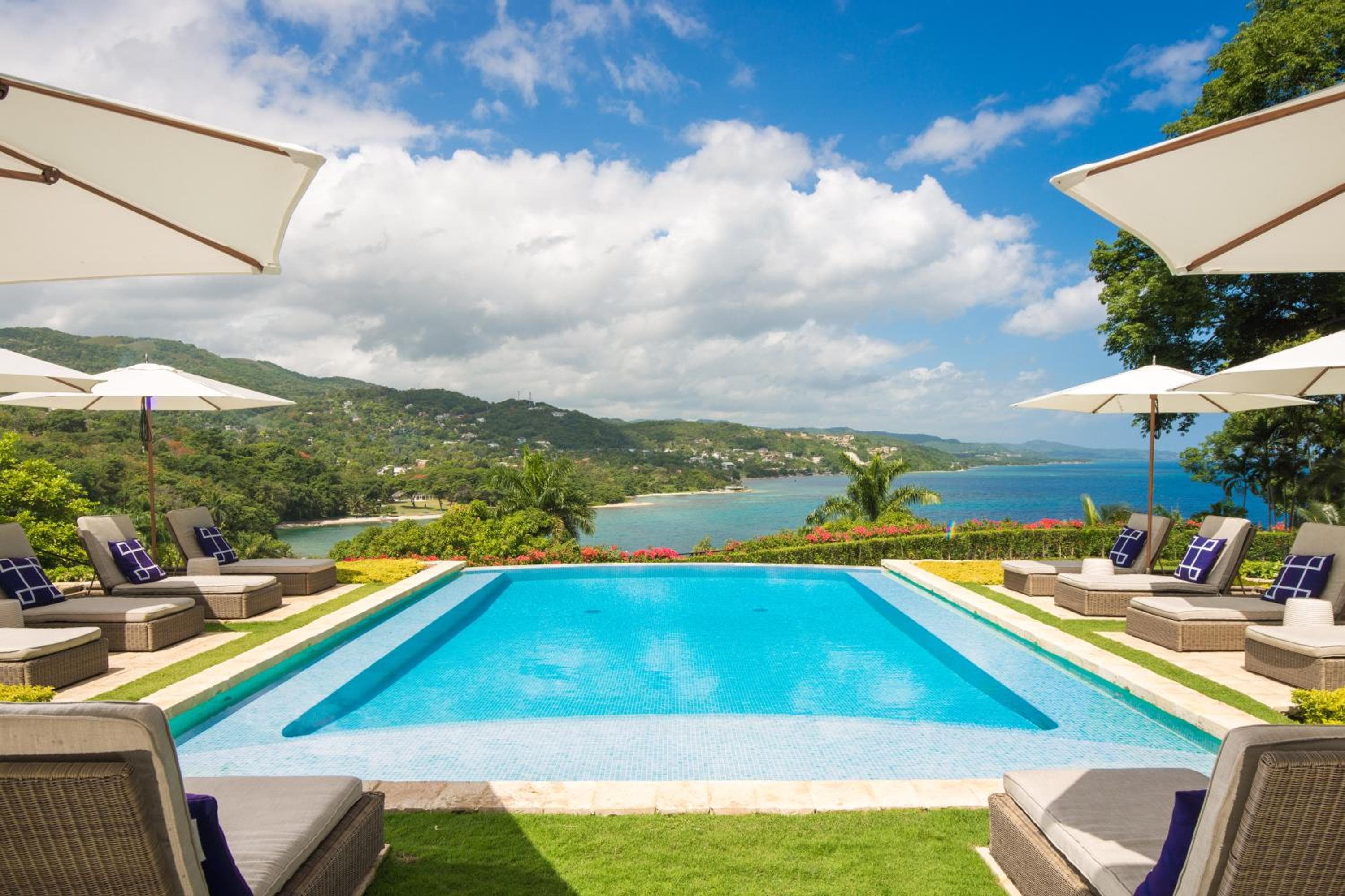 round hill hotel & villas