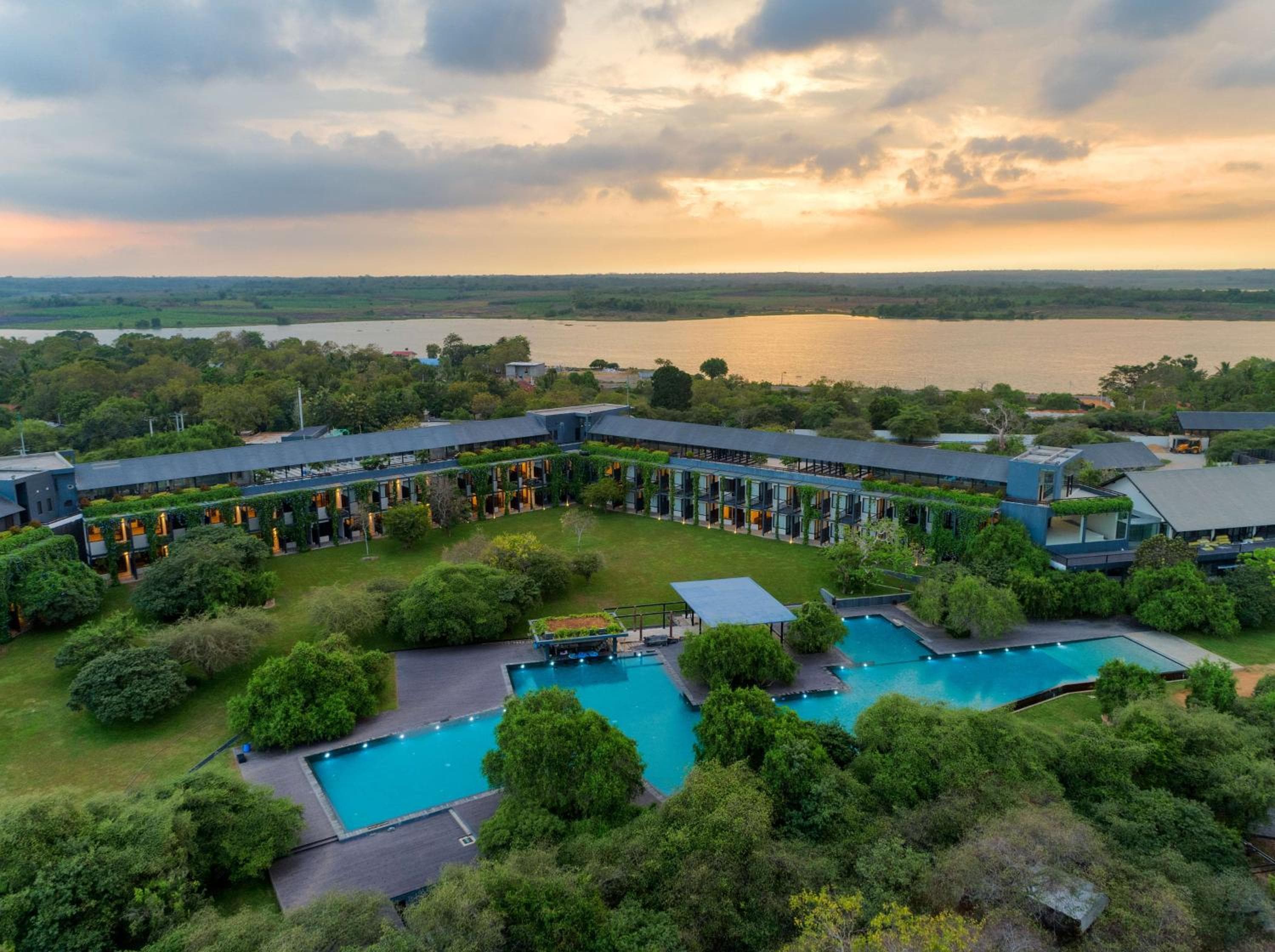 doubletree by hilton weerawila rajawarna resort