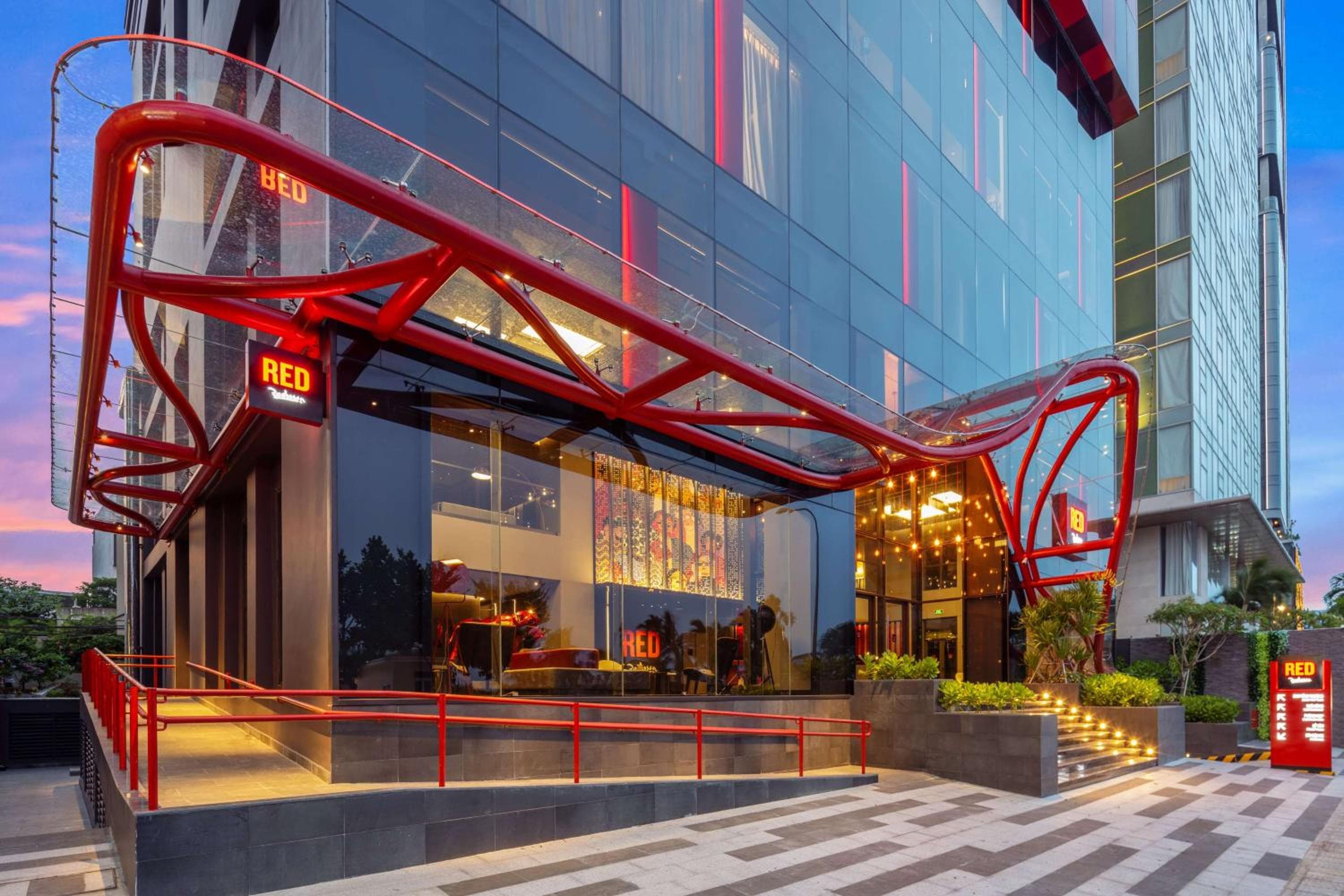 radisson red danang