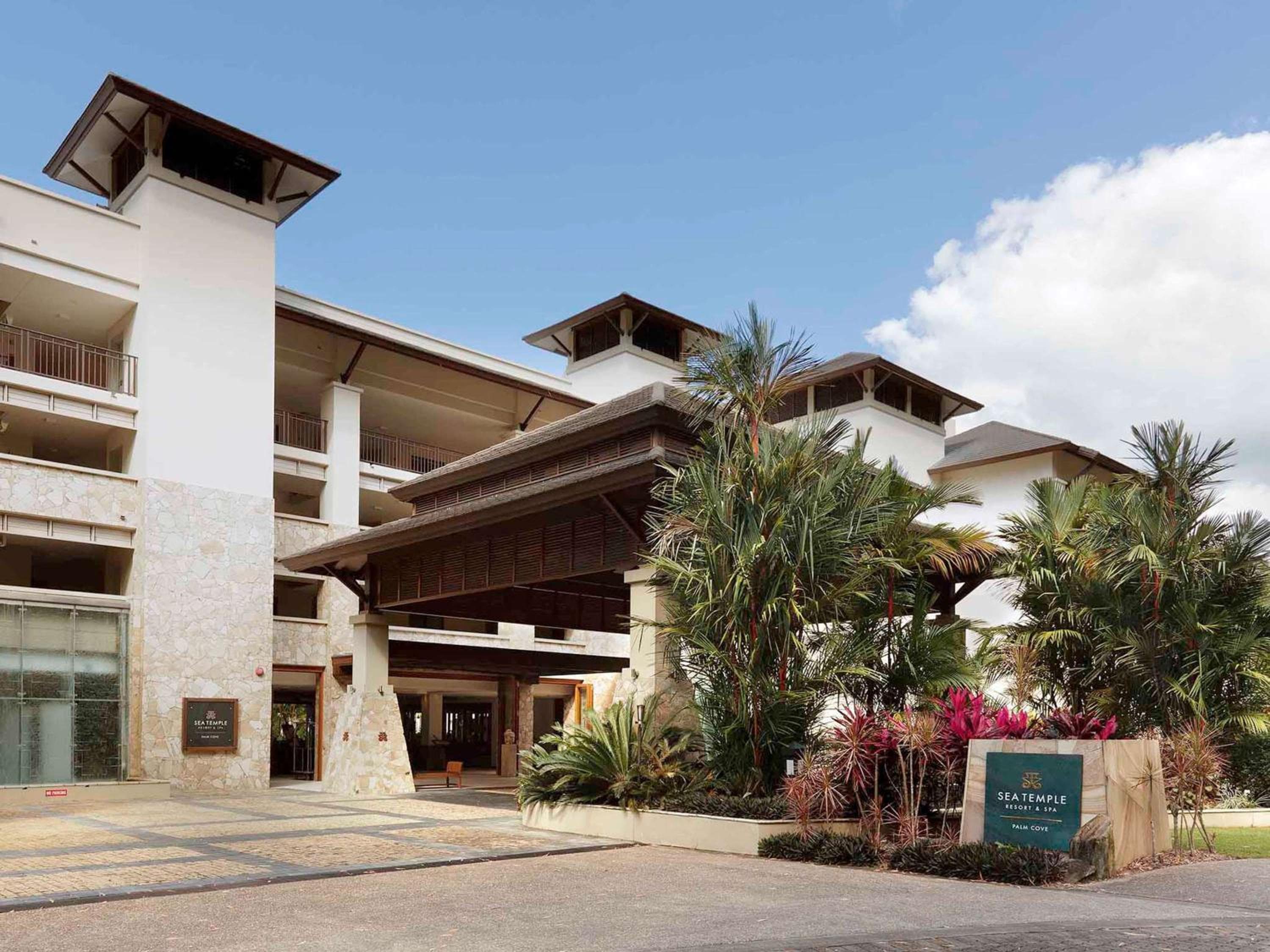 pullman palm cove sea temple resort & spa