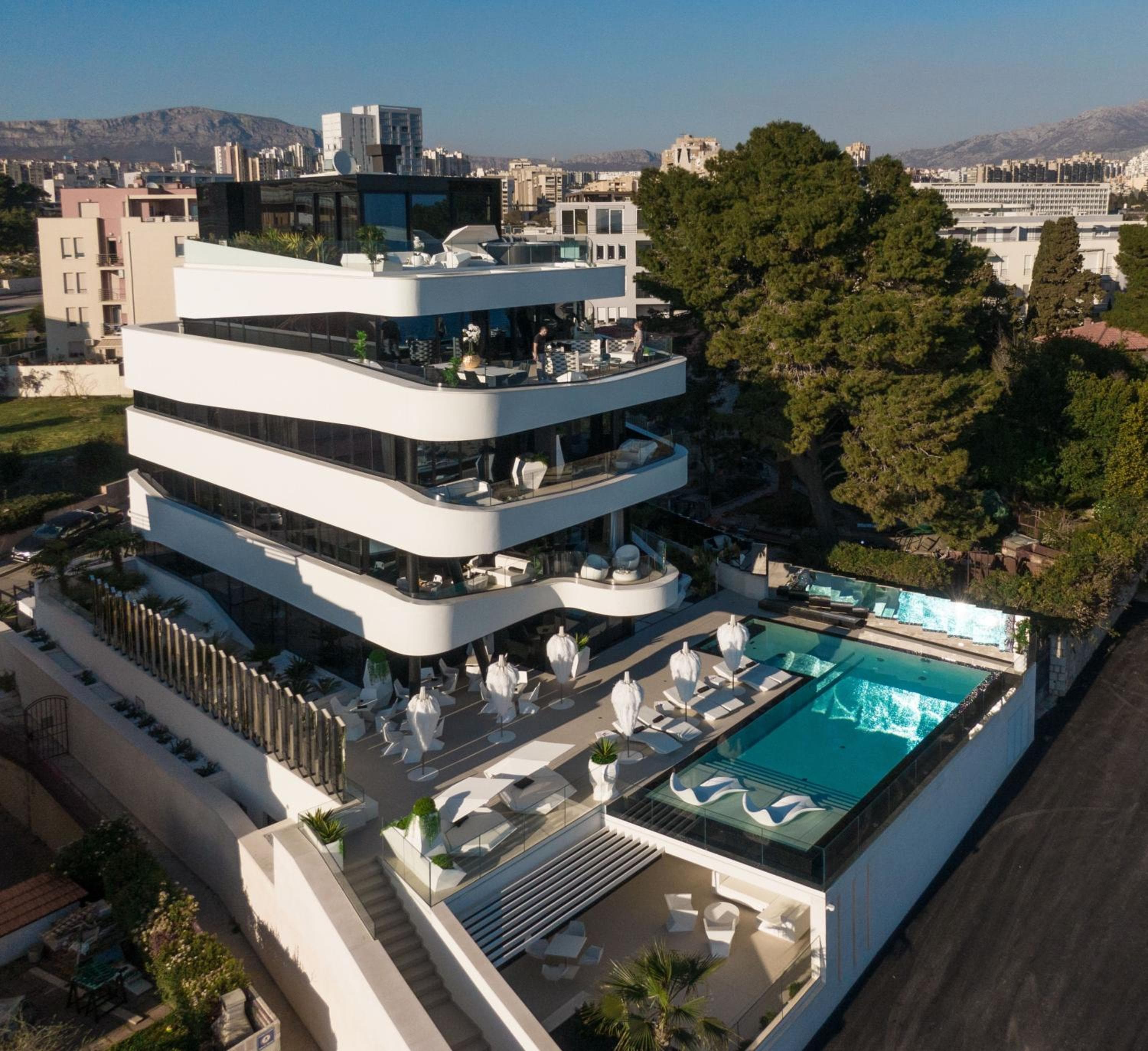 posh residence luxury suites