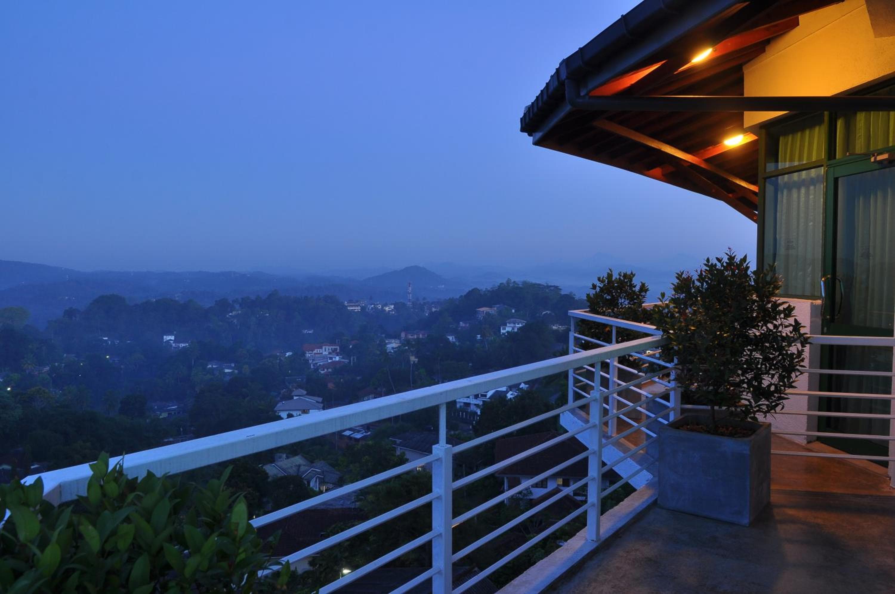 amaara sky hotel