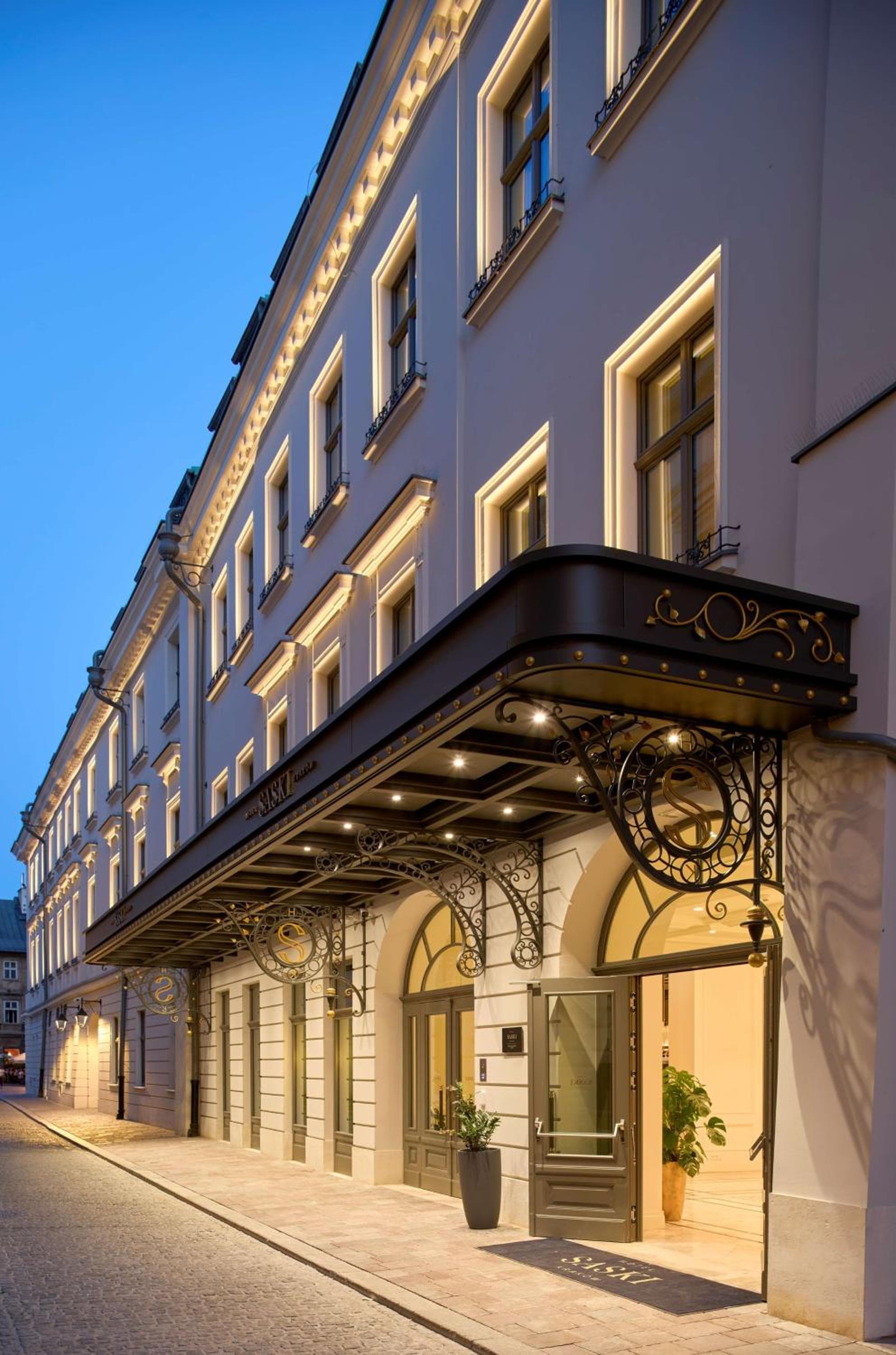 hotel saski curio collection