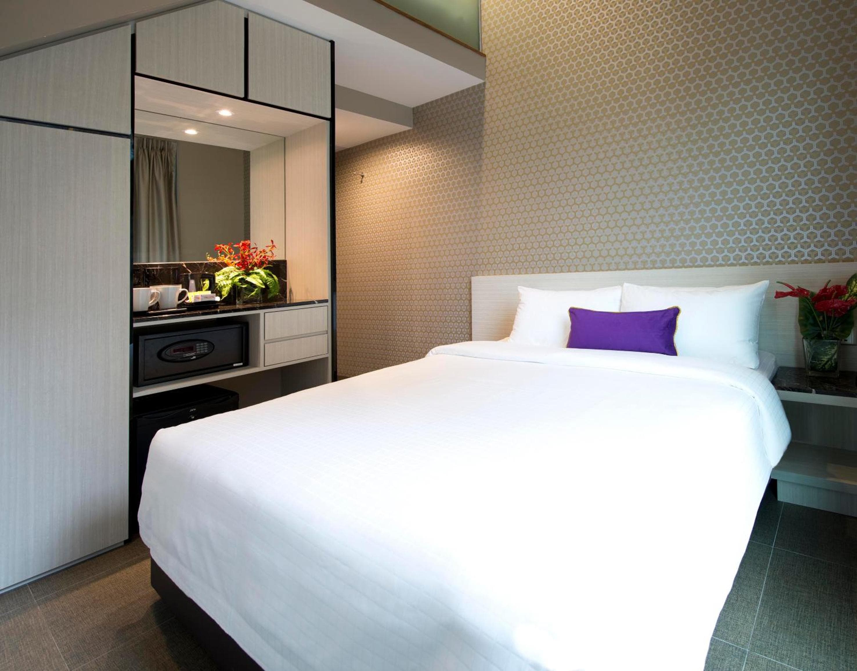 v hotel bencoolen