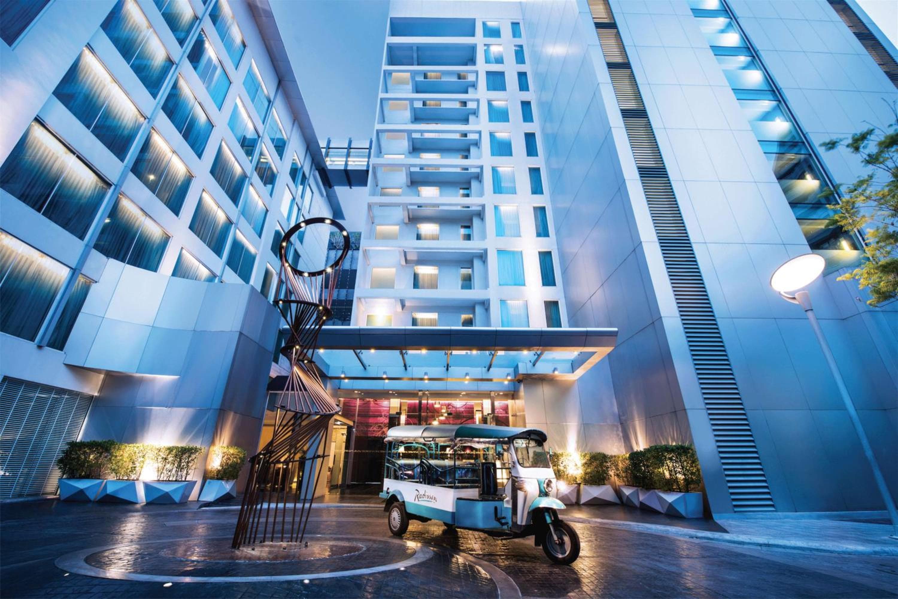radisson suites sukhumvit