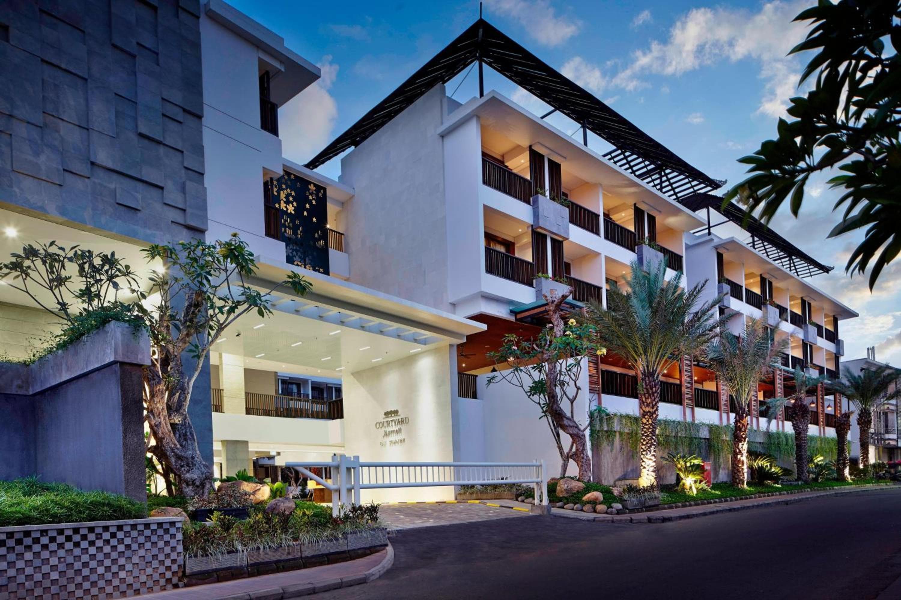 courtyard by marriott seminyak resort