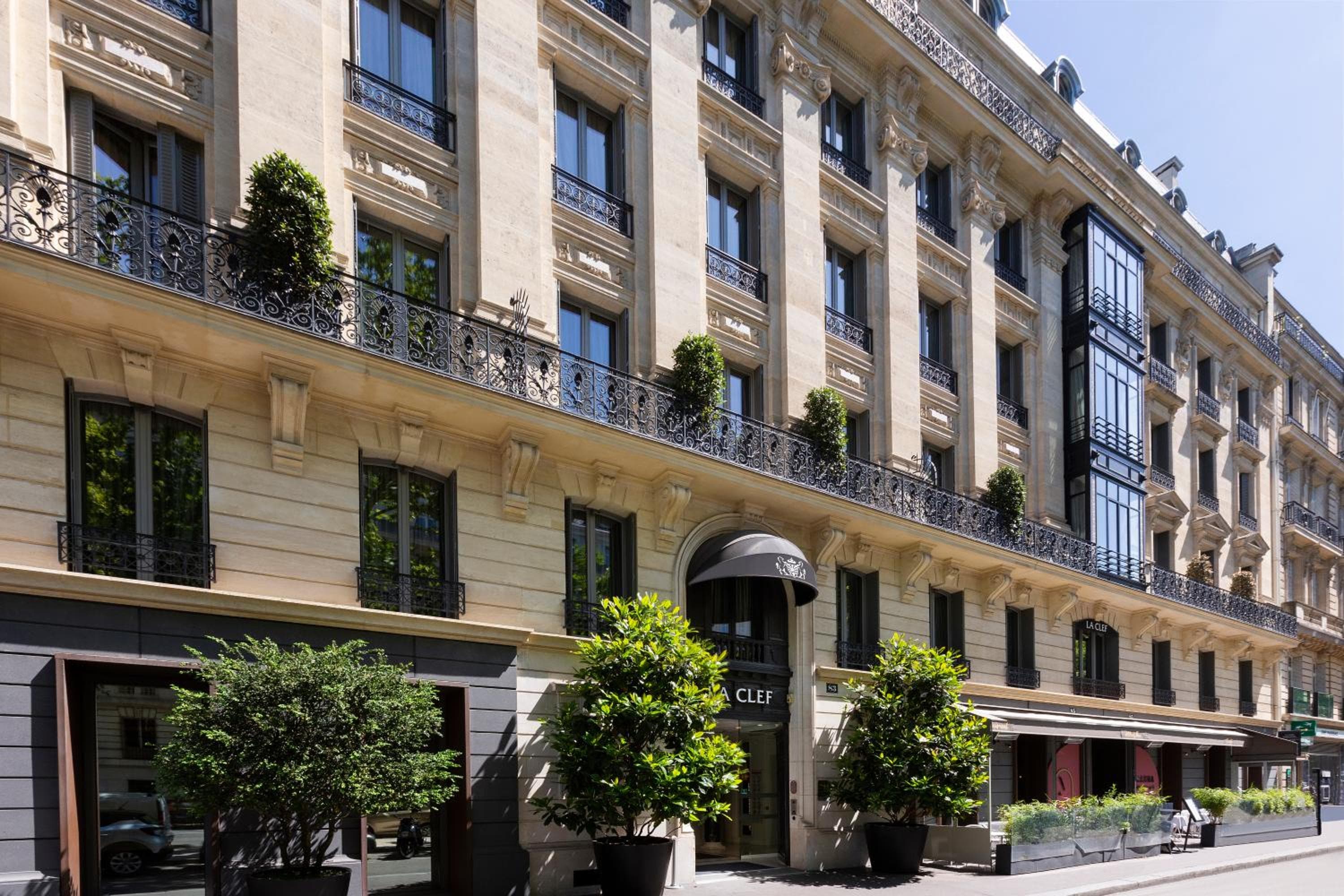 la clef tour eiffel by the crest collection