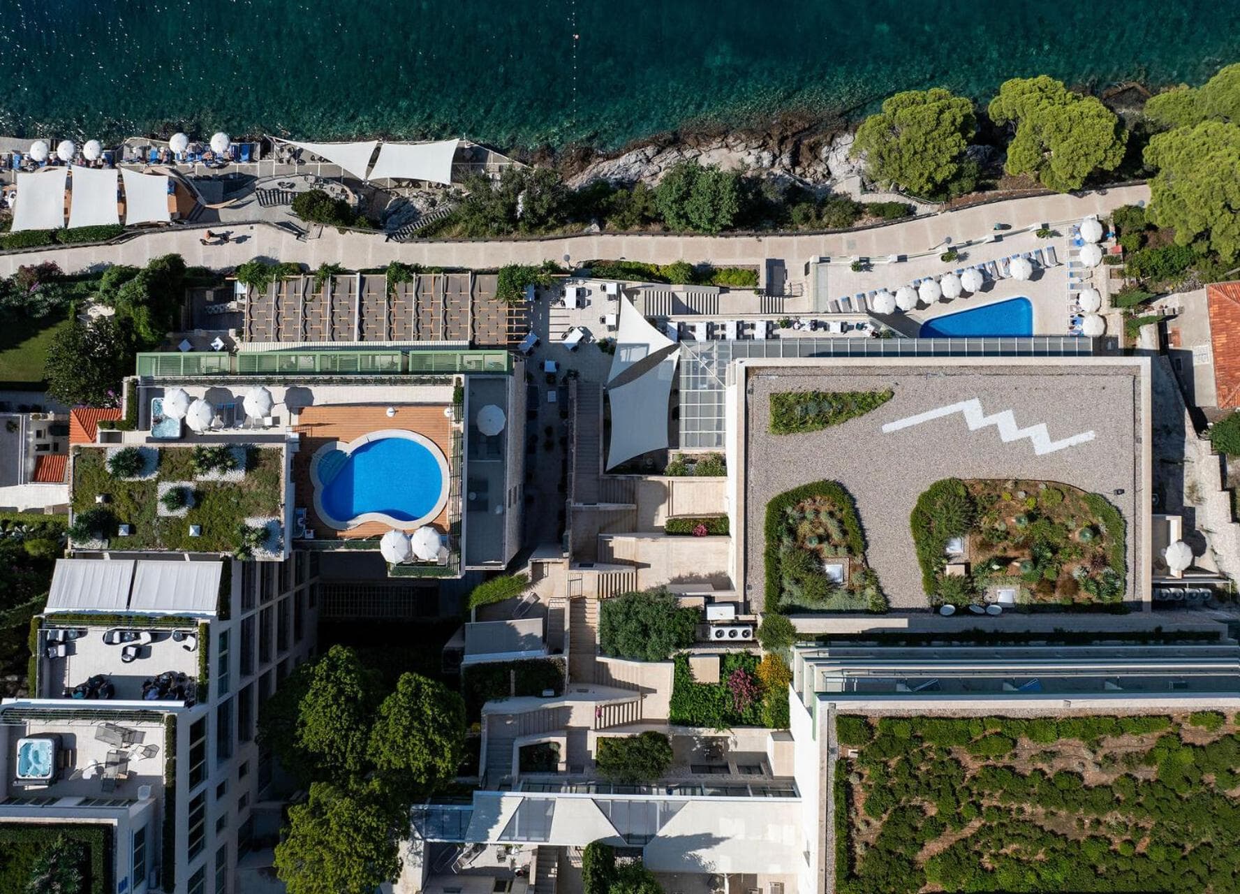 hotel more