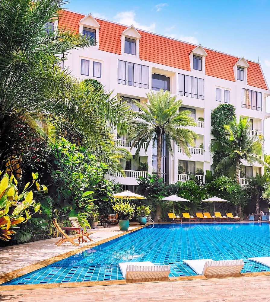 palace gate hotel & resort