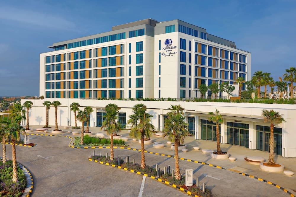 doubletree by hilton yas island residences