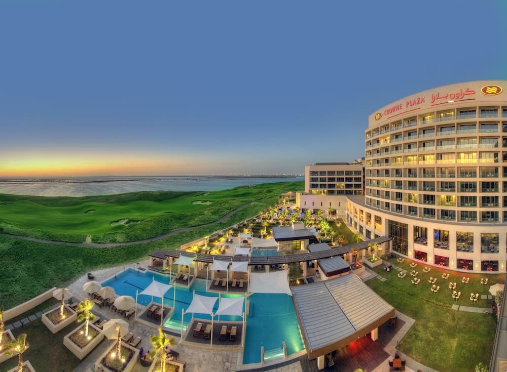 crowne plaza yas island